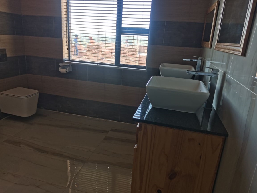 5 Bedroom Property for Sale in Royalston Residential Estate and Wildlife Reserve Eastern Cape